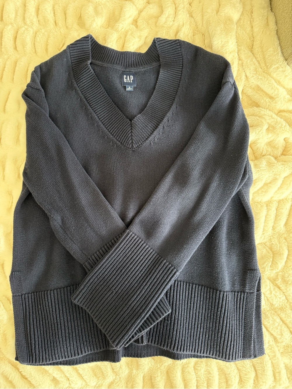 GAP Women’s 100% Cotton NAVY V-Neck Sweater